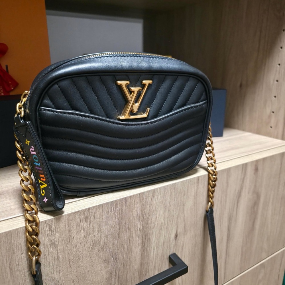 Louis Vuitton Wave Camera Bag M53682 Black Quilted Leather Crossbody